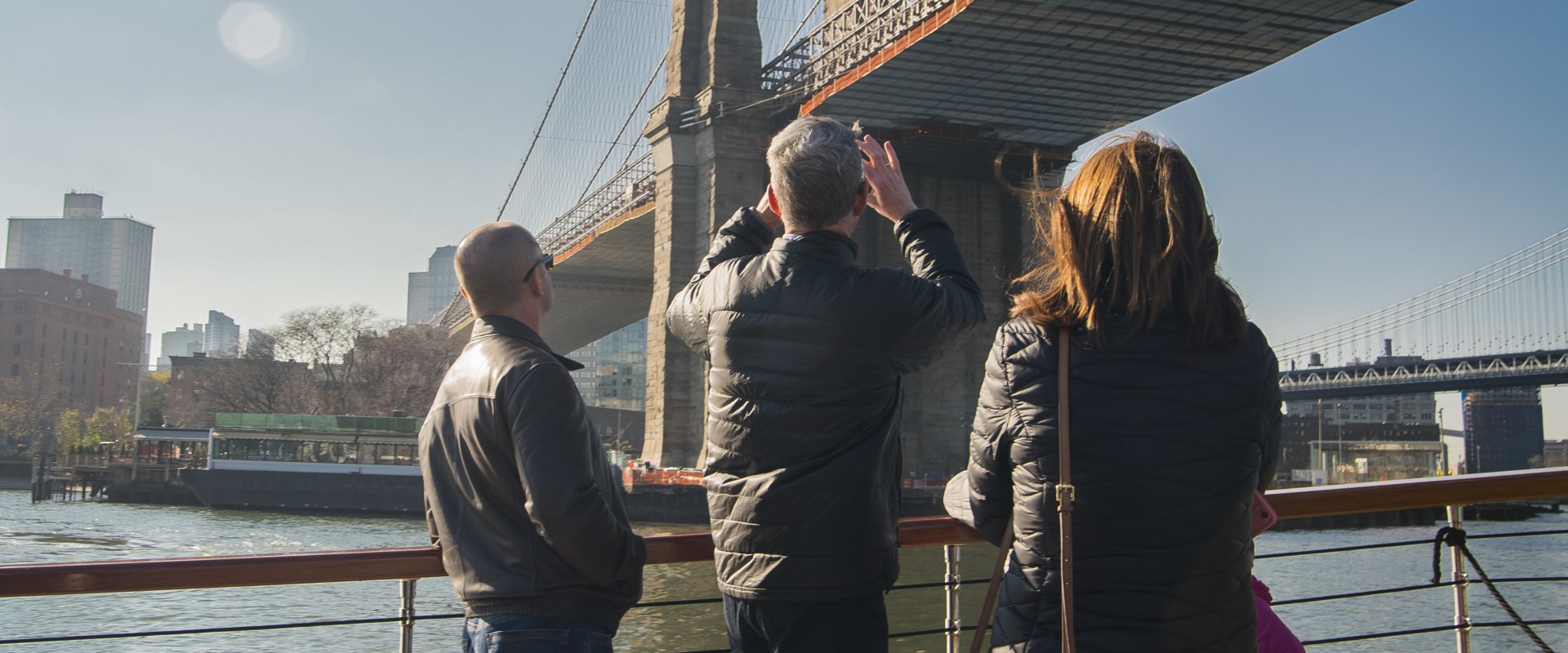 Can you take a boat around manhattan?